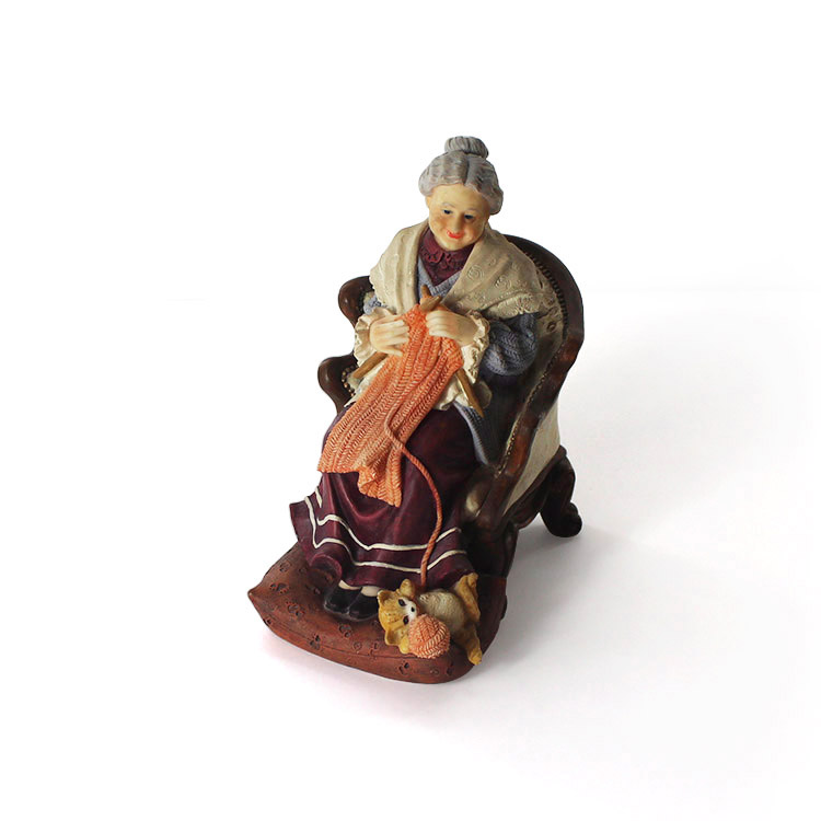 The kindly grandmother statue garden or home decoration cheap resin crafts