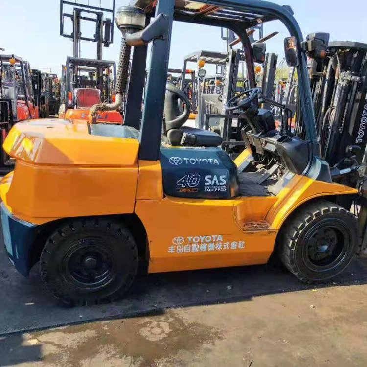 2016 year Toyota 4 ton 7FD40 forklift ,diesel forklift 4 ton with three mast ,Used in Container