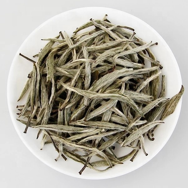 Китайский органический белый чай Серебряная игла (baihaoyinzhen), натуральный и здоровый белый чай