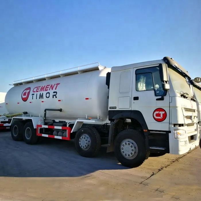 Brand New Sinotruk Howo 6x4 And 8x4 Mobile Commercial Concrete Station Truck