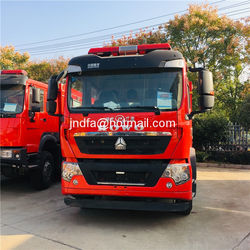 4x4 Drive Wheel and New LHD Foam Water Fire Truck For Sale