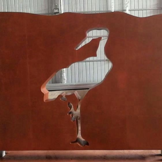 Уникальная садовая скульптура из металла corten