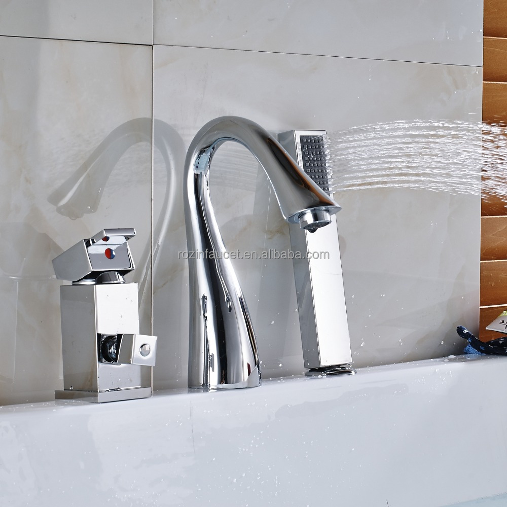 Fashion Water Saving RomanTub Filler With Pull Out Hand Shower Bathroom Bathtub Faucets Chrome Finish