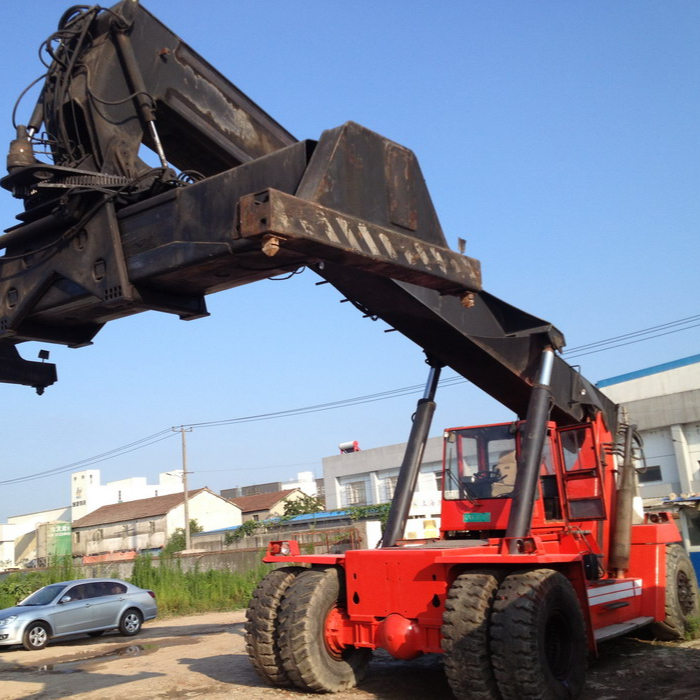 Подержанный вилочный погрузчик Kalmar Reachstacker CS45K 45T для тяжелых контейнеров.