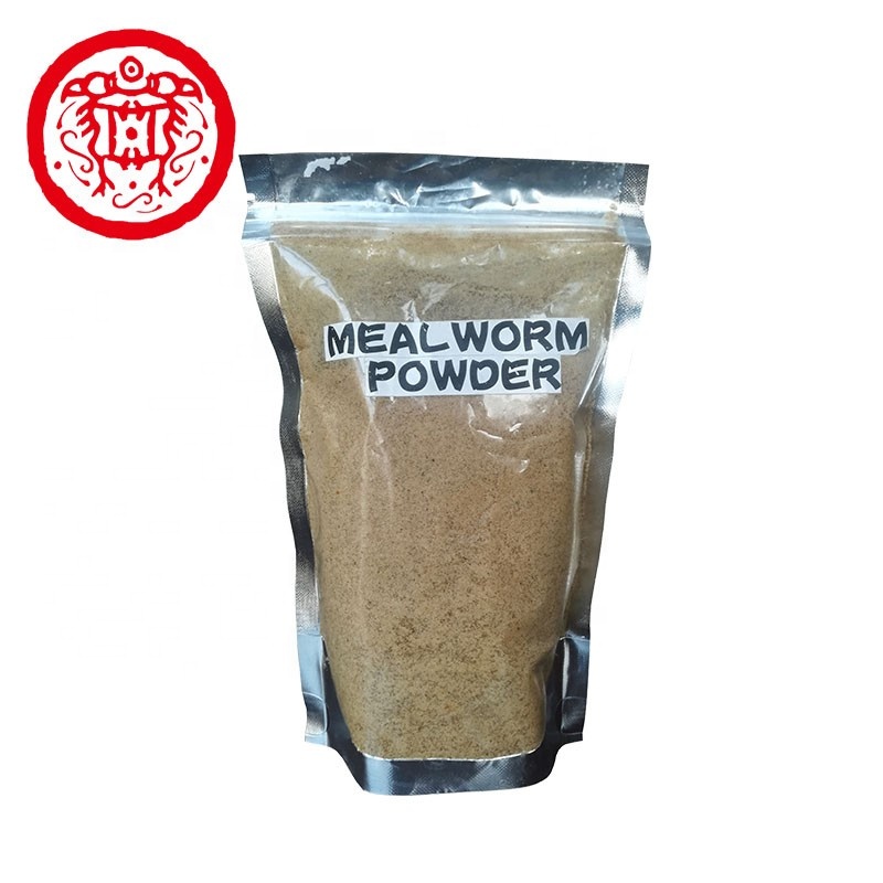 Сухой порошок mealworm, используемый в качестве корма для рыбы Koi. fish
