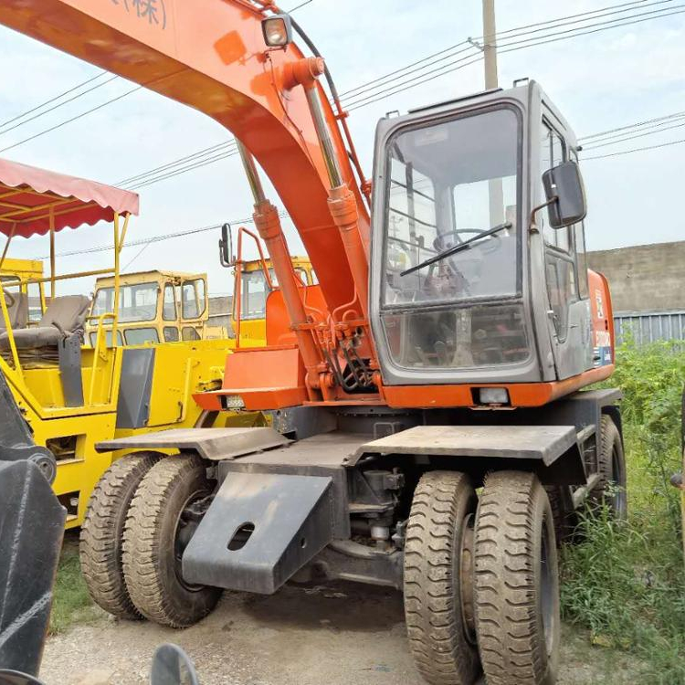 Колесный экскаватор Hitachi Ex100 в хорошем рабочем состоянии