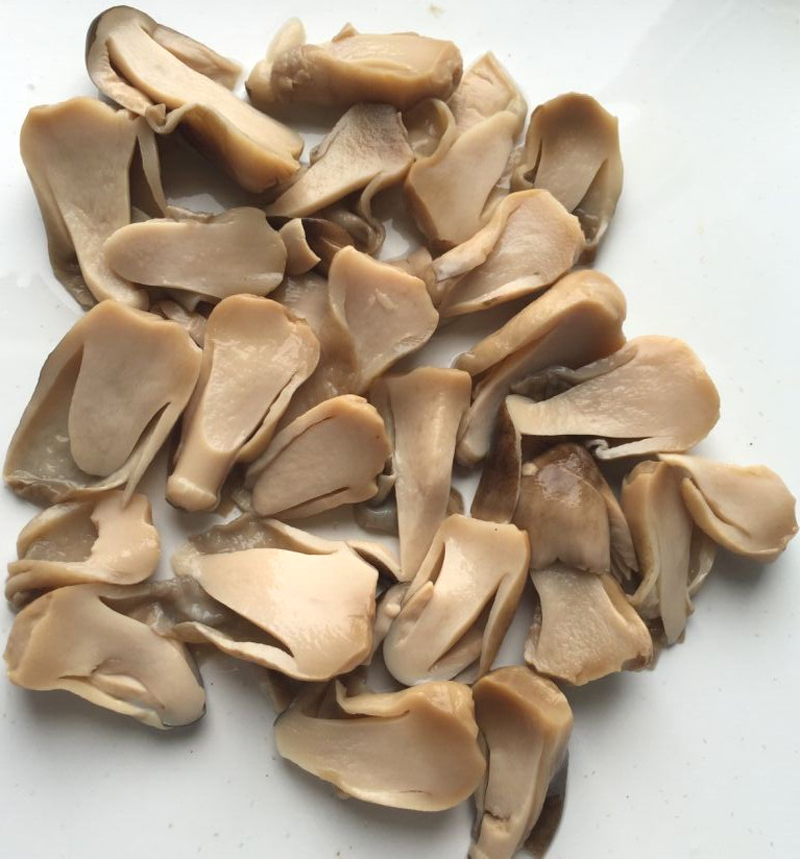 Canned Fresh peeled Straw Mushroom