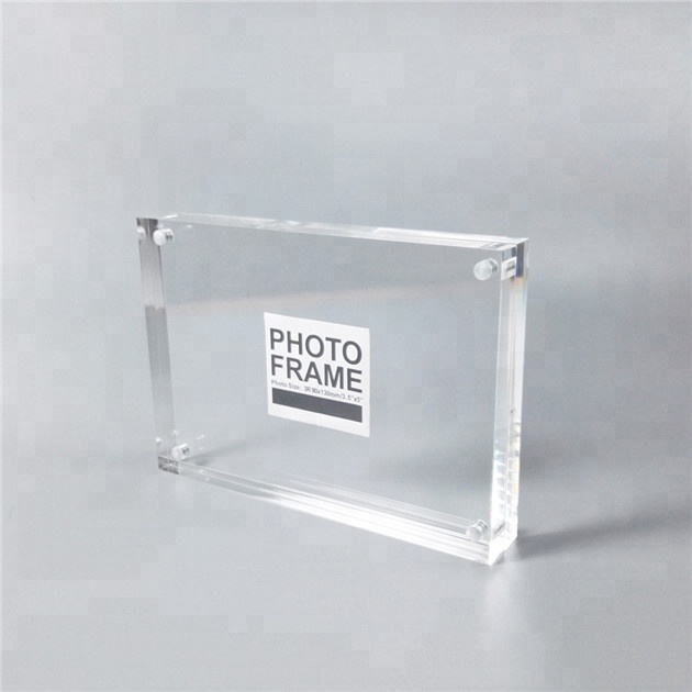 Акриловая фоторамка размером 5x7