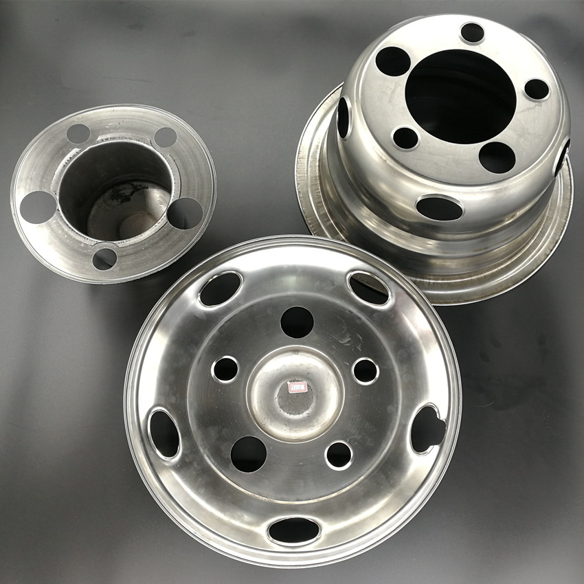 16-inch luxury universal hubcap includes two front wheels and two rear wheels, as well as other parts