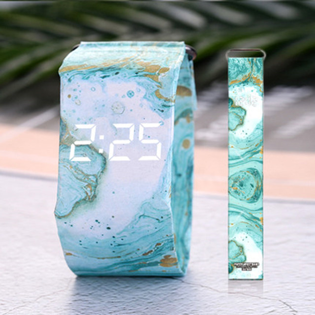 Хит продаж, надежные reloj Новые популярные красочные светодиодные часы, водонепроницаемые бумажные цифровые светодиодные часы на заказ