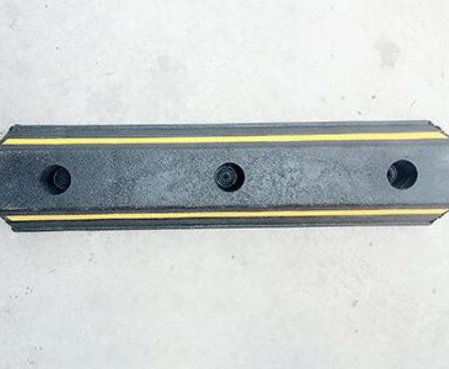 500*150*100mm yellow and black rubber wheel locator car parking stopper