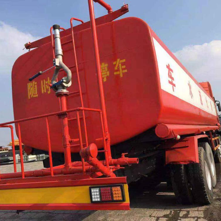 Подержанный DONGFENG полив корзину Танк авторазбрызгиватель для продажи в хорошем состоянии