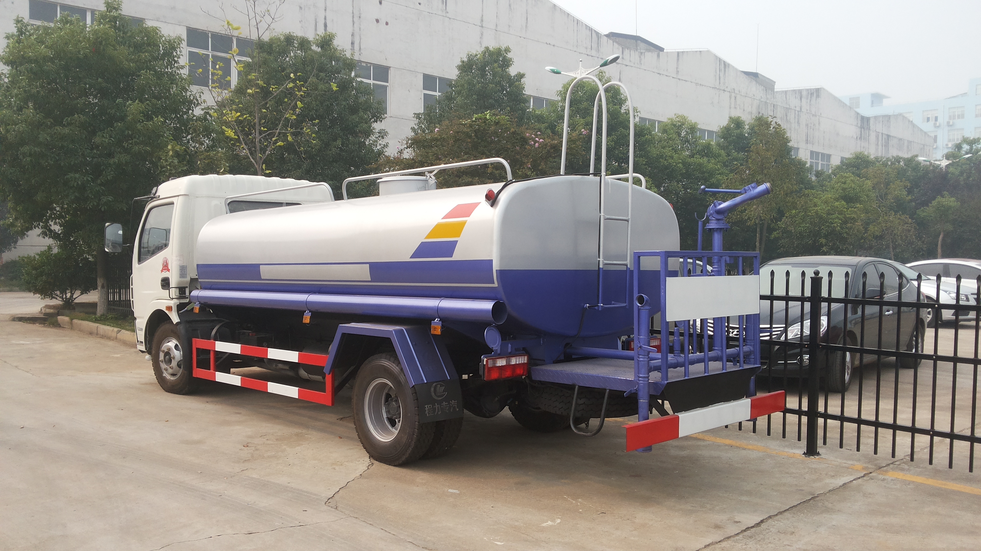 Dali mini watering car water truck with lowest price in China