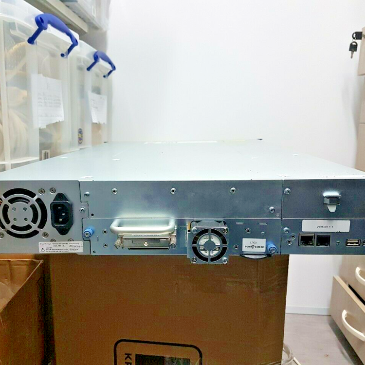HP StorageWorks MSL2024 AK379A 24-образными пазами Автозагрузчик без ленточных накопителей