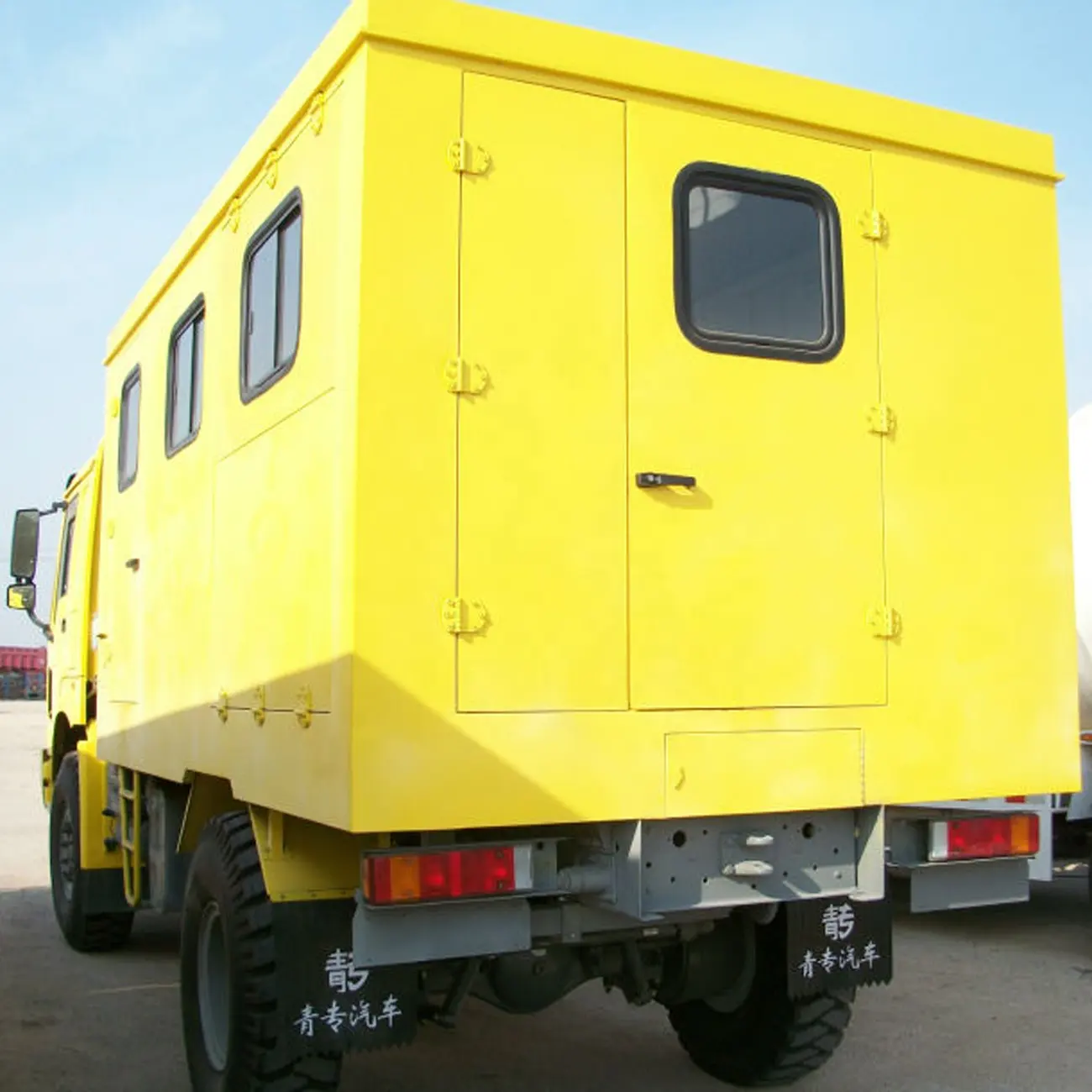 Good price 4x2 HOWO Mobile Workshop light truck small mini maintenance vehicle truck rescuing car for sale