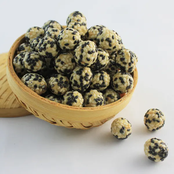 Black and white sesame mixed coated peanut snack