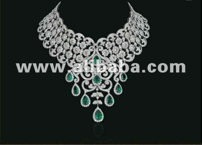 18Kt gold diamond jewelry