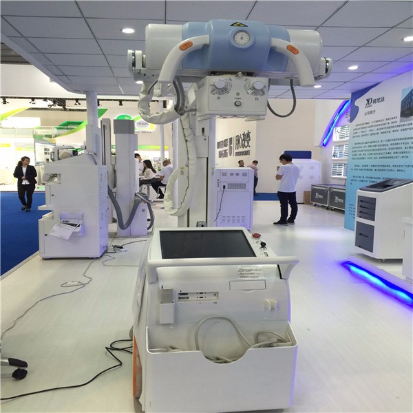 Convenient mobile function device easy to realize the photography of different parts of multiple patients