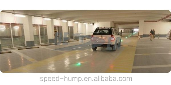 Черно-желтый автомобильный ограничитель колеса длиной 2 метра