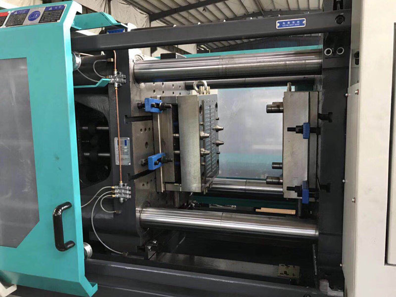 Disposable syringe making machine