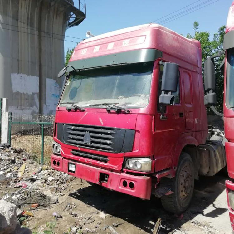 second hand 375 Horsepower and Diesel Fuel Type 40 ton truck head made in 2013 for sale with low price