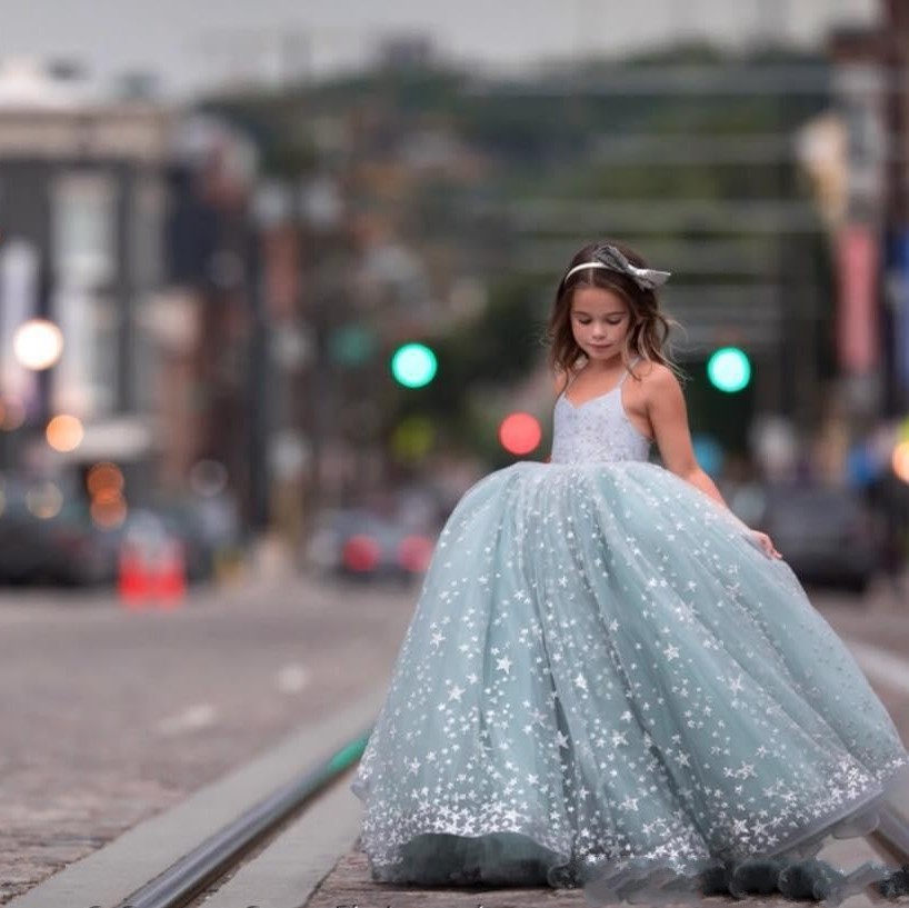 ZH4267G 2019 Blue Princess Flower Girls Dresses Spaghetti Star Appliqued Layers Ball Gown Girls Pageant Dress Formal Kids Gowns