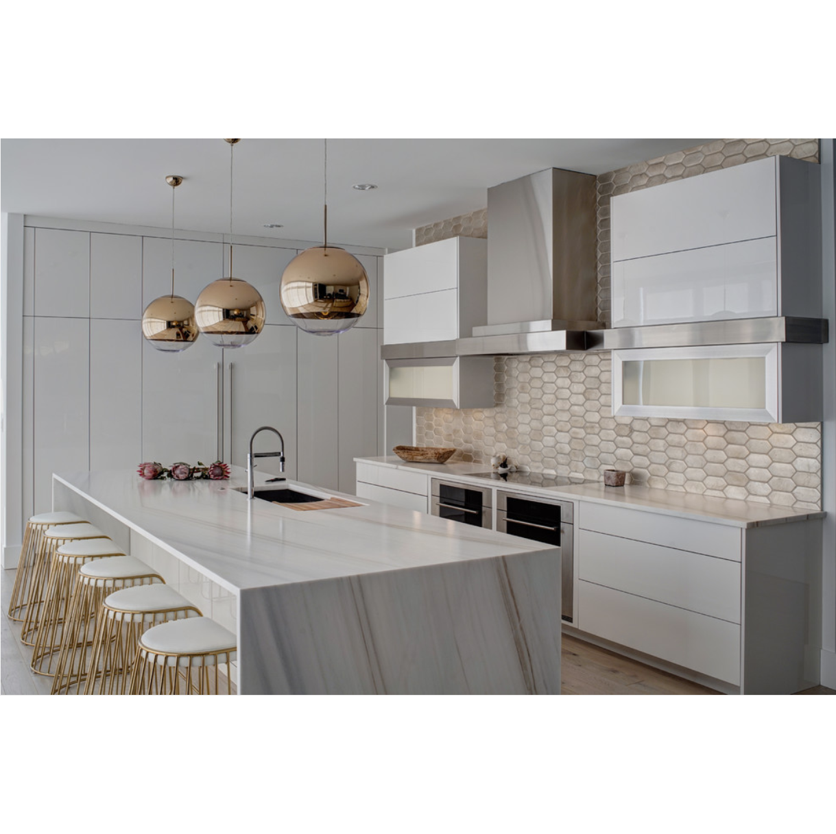 2021 new arrival high quality free handle style glossy modern lacquer kitchen cabinet