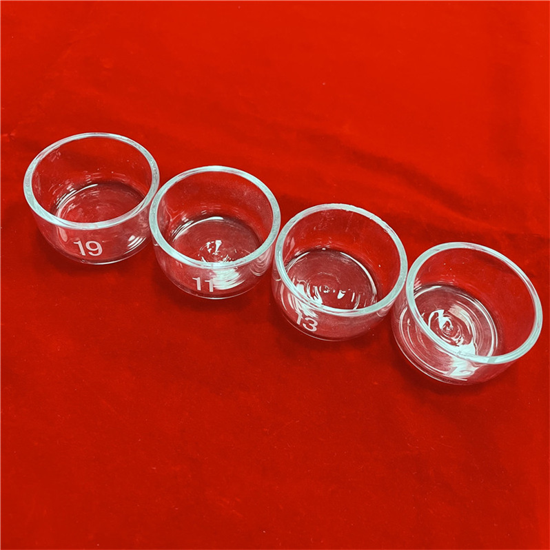 Polishing round transparent quartz dish with sandblasted numbers