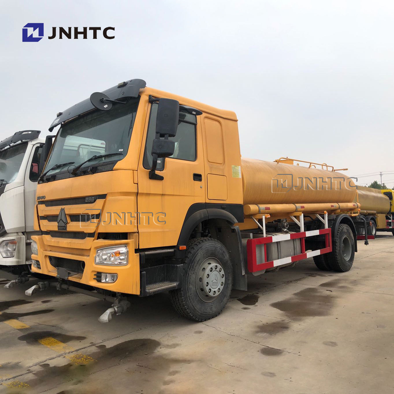 Sinotruk Howo 4x2 6 Wheels Euro 2 266hp 10000L 15000L Tanker Water Tank Truck