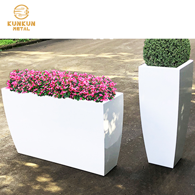 Factory New Design Modern Novel Design Decorative Powder Coated Black Garden Planter Hotels Metal Aluminum For Luxury Customized