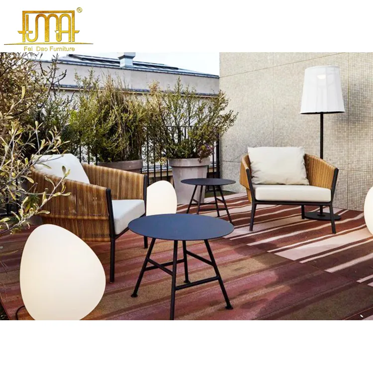 Modern outdoor garden rattan patio chair with integrated cushion
