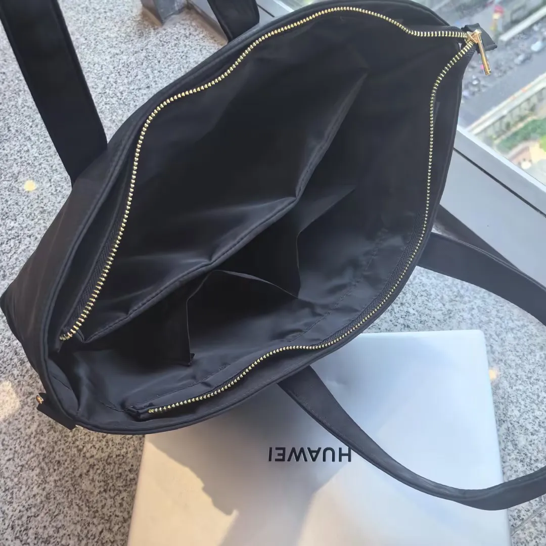 Large Capacity Laptop Slot Pocket Notebook Compartment Zipper Closure Black Nylon Custom Travel Work Tote Women Men Laptop Bag