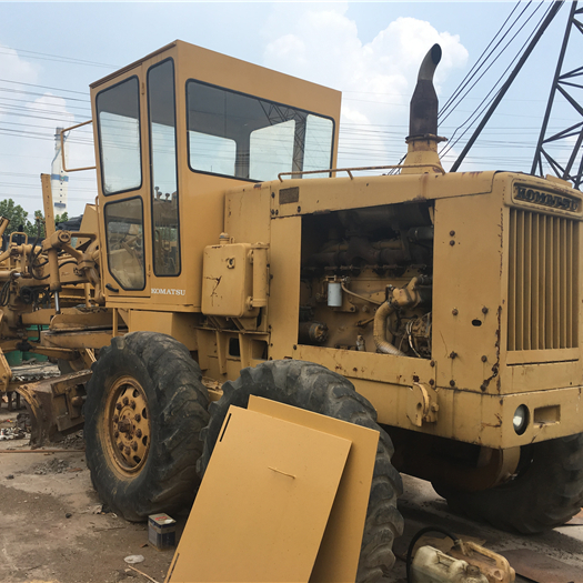 Б/у Komatsu GD623A-1 автогрейдер с дешевой ценой/оригинальный Komatsu GD661A-1 GD623A-1 на горячей продаже