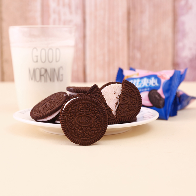 Wholesale baby biscuits cookies filling chocolate creamstrawberry sandwich cookies