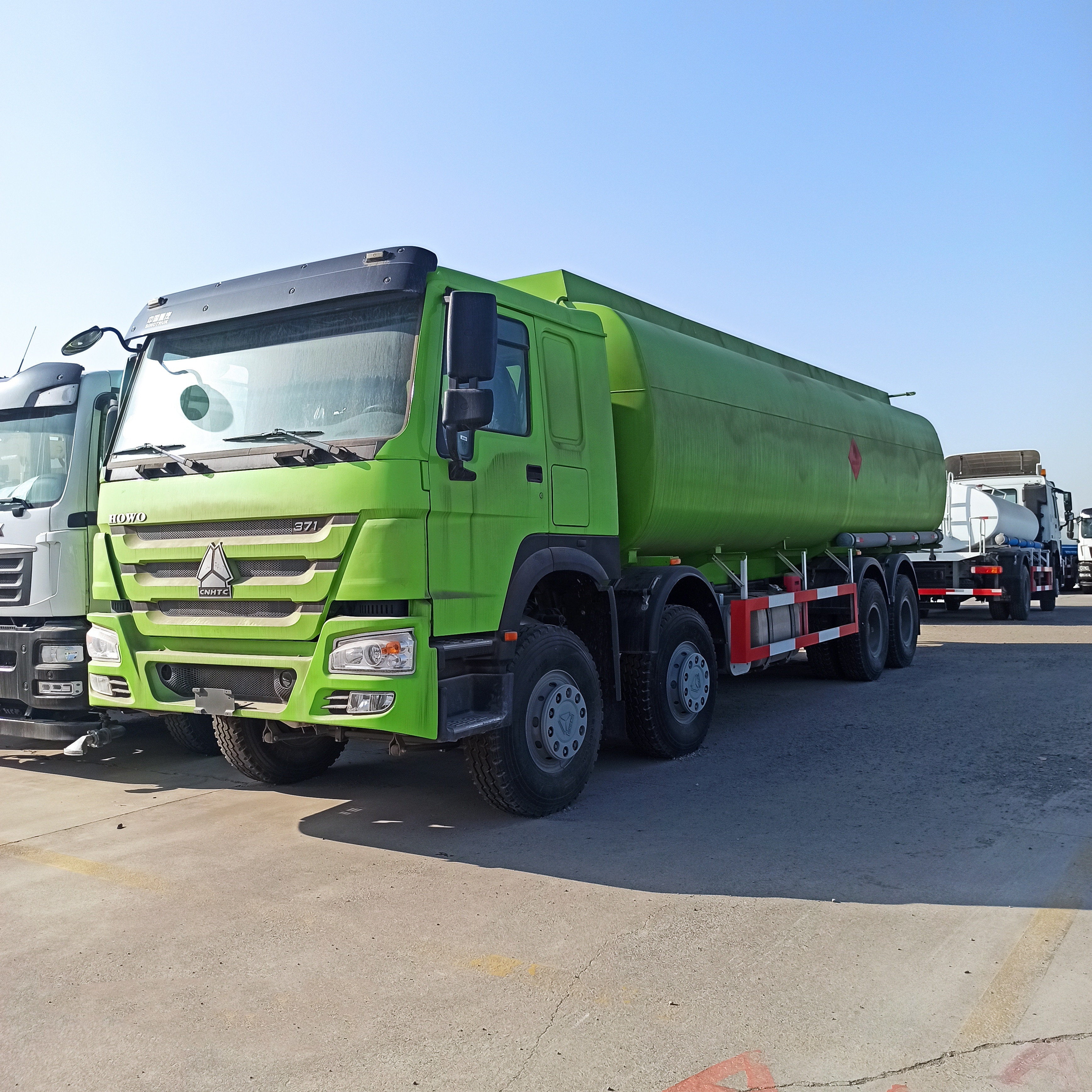 Лучшее качество 2022 модель sinotruk howo 6x4 8x4 топливный бак грузовик 15 куб. М 20 куб. М 25 куб. М для продажи