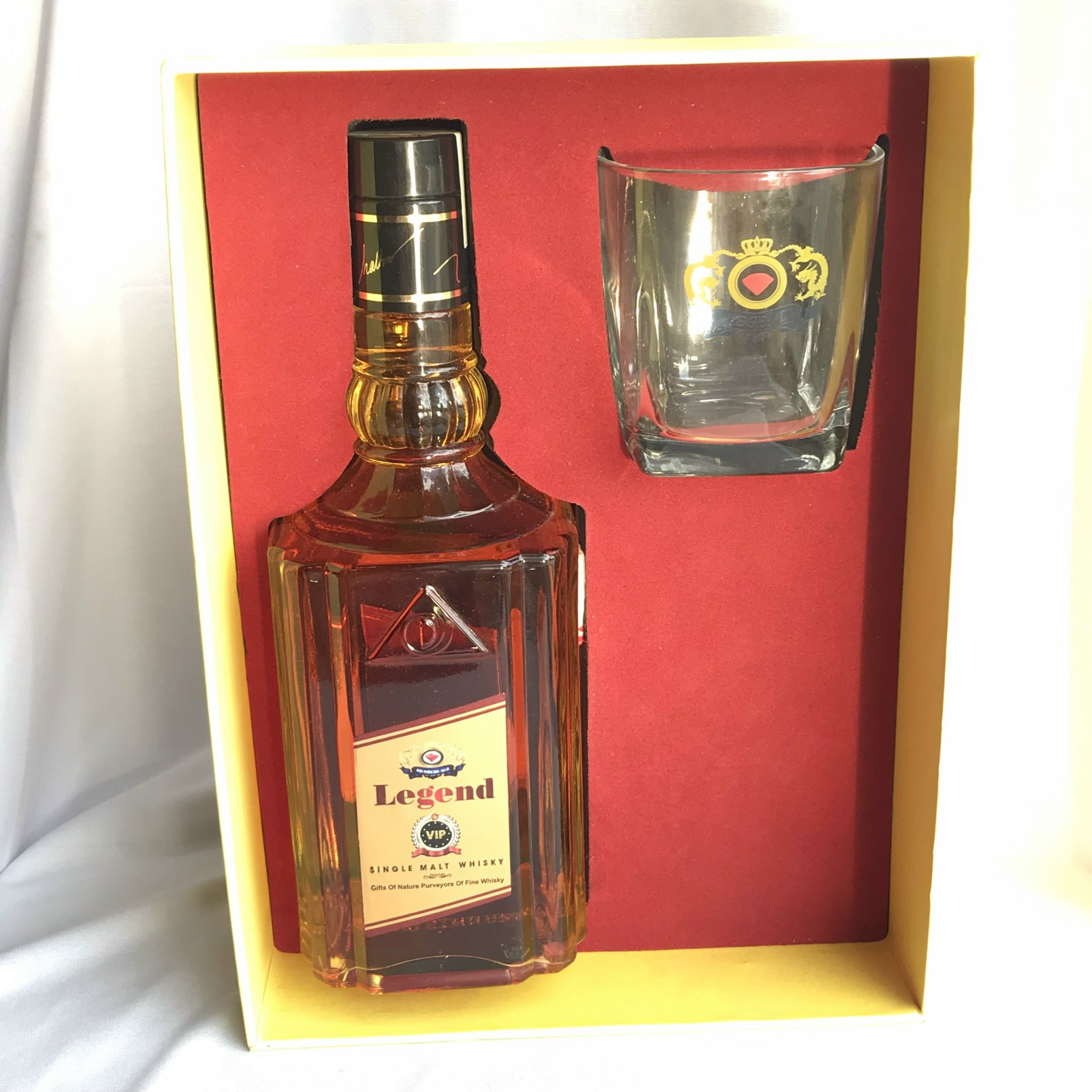 Legend Vip бутылка виски с алкогольными напитками зерна и травы вино