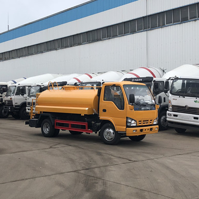 4x2 7000 liters japan water truck