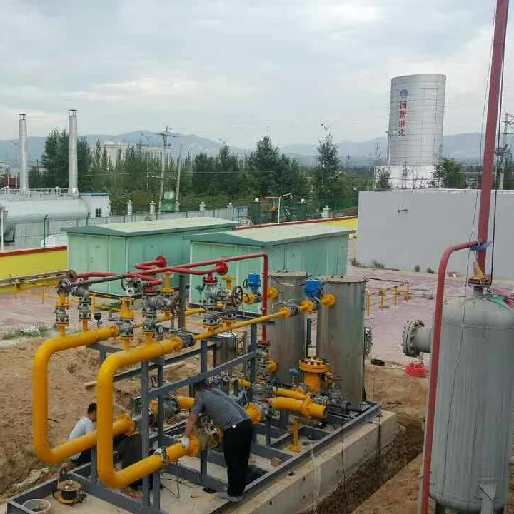 Небольшой мини-завод по производству сжиженного природного газа
