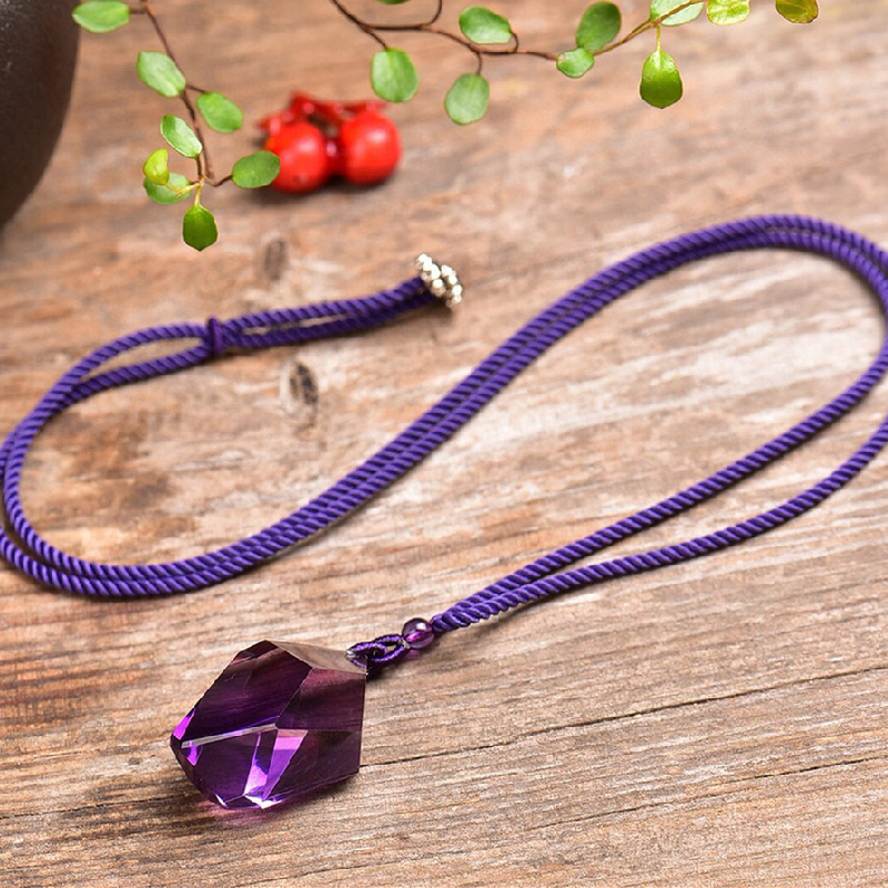 Natural Amethyst Faceted Conformal Pendant High-quality Healing Crystal. Wearing it can enhance the fortune of wealth