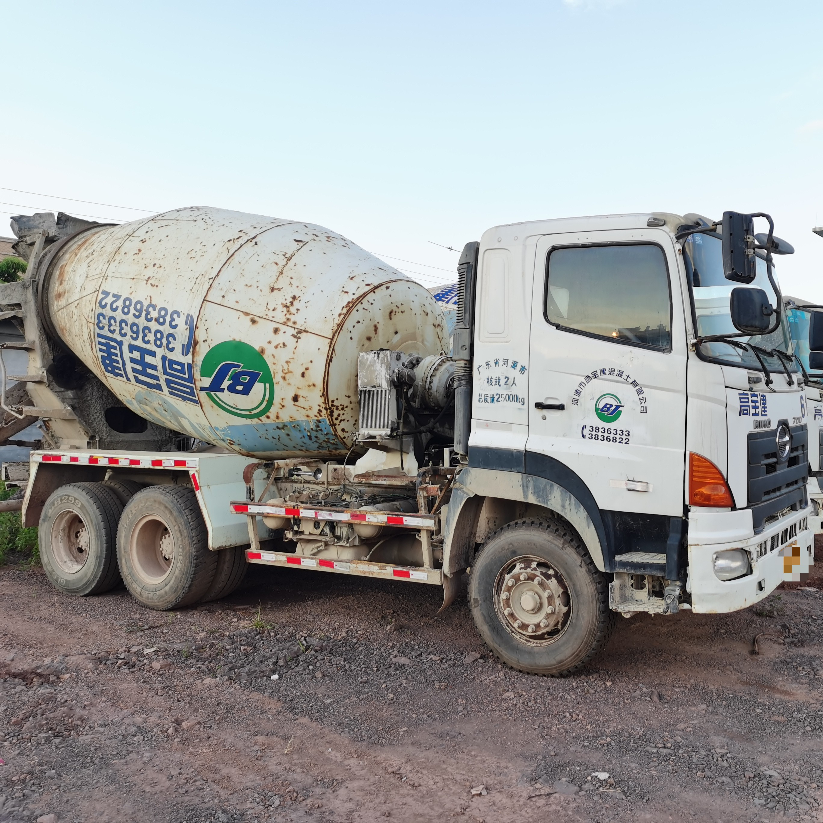ORIGINAL USED HINO CONCRETE MIXERS