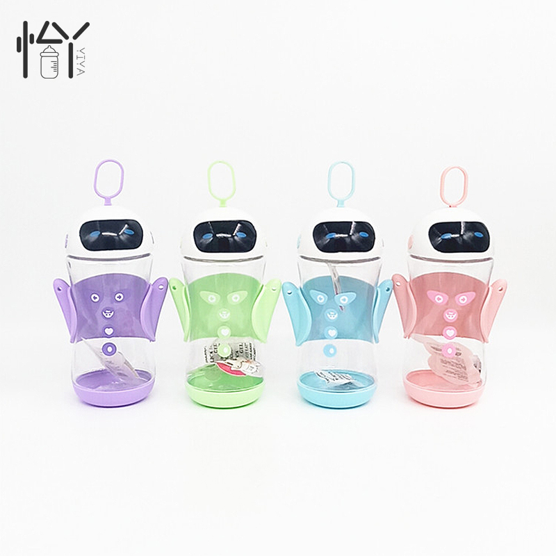 Wholesale cute robot designed water bottle custom baby sipper water bottle for kids