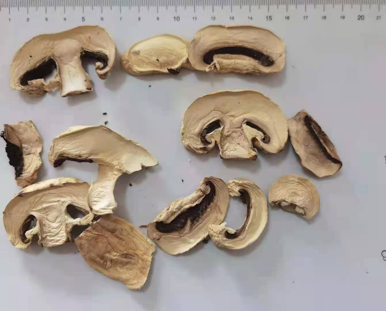 Сушеные на воздухе, обезвоженные грибы Shiitake, кусочки здоровой пищи