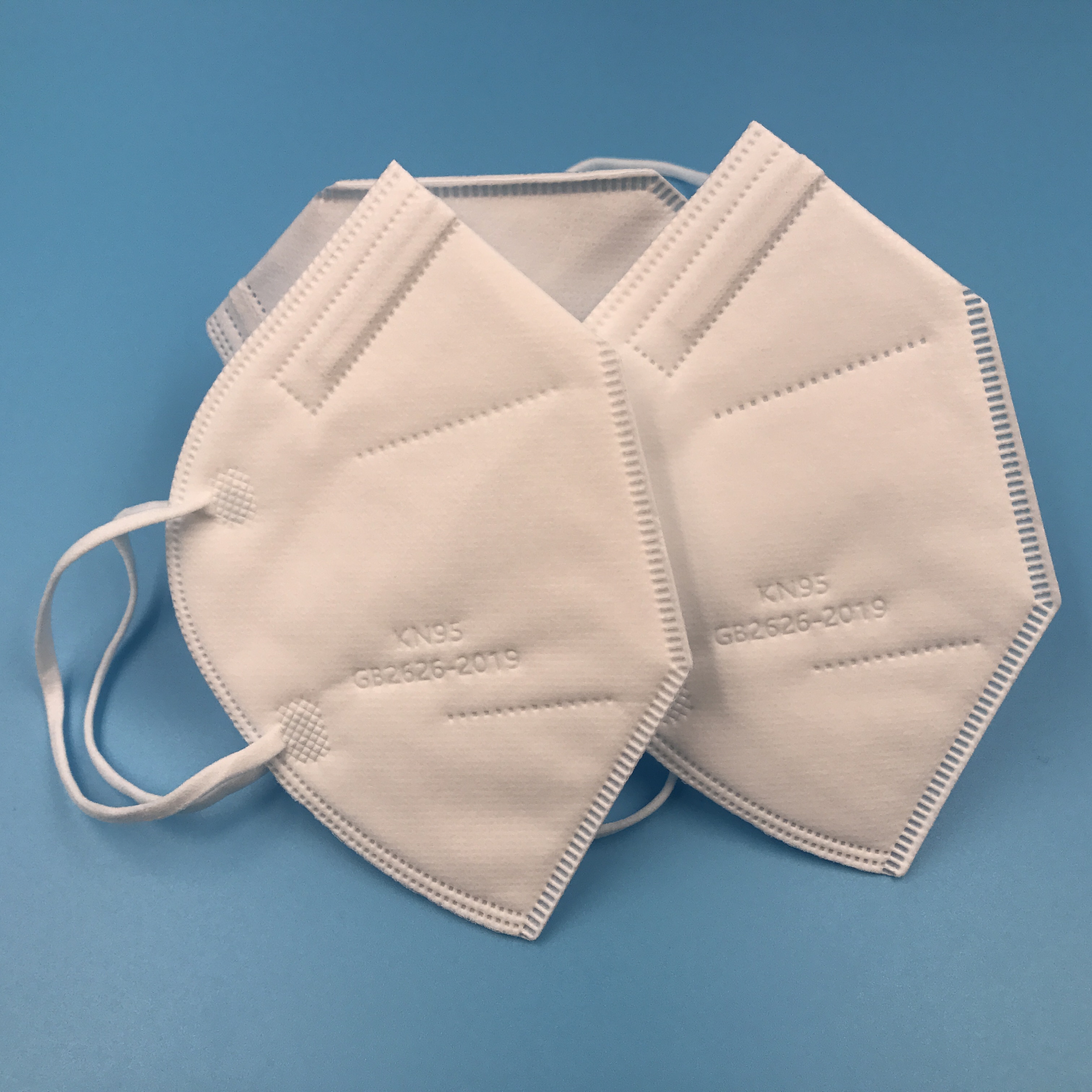 Direct factory of KN95 face mask GB2626-2019 size is 15.5cmx10.5cm