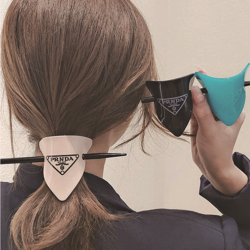 Fashion daily net red inverted triangle letter hairpin P home Korean hairpin simple headdress plate hair horsetail hairpin