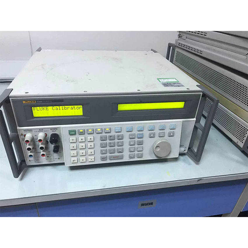 Fluke 5520A многофункциональный калибратор с питанием от аккумуляторной батареи