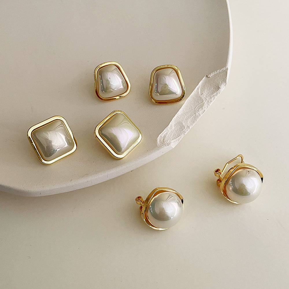 Vershal New Arrival French Style Gold Plated Pearl Stud Earrings For Women 2021
