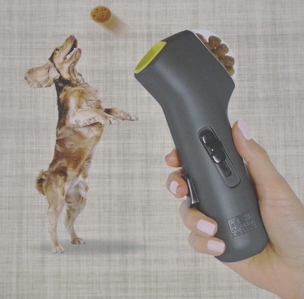 Dog Food Feeder, Funny Pet Treat Launcher Ejecting Gun Interactive Puppy Snack Dispenser Hand Held Gun Food Catapult for Dog Cat