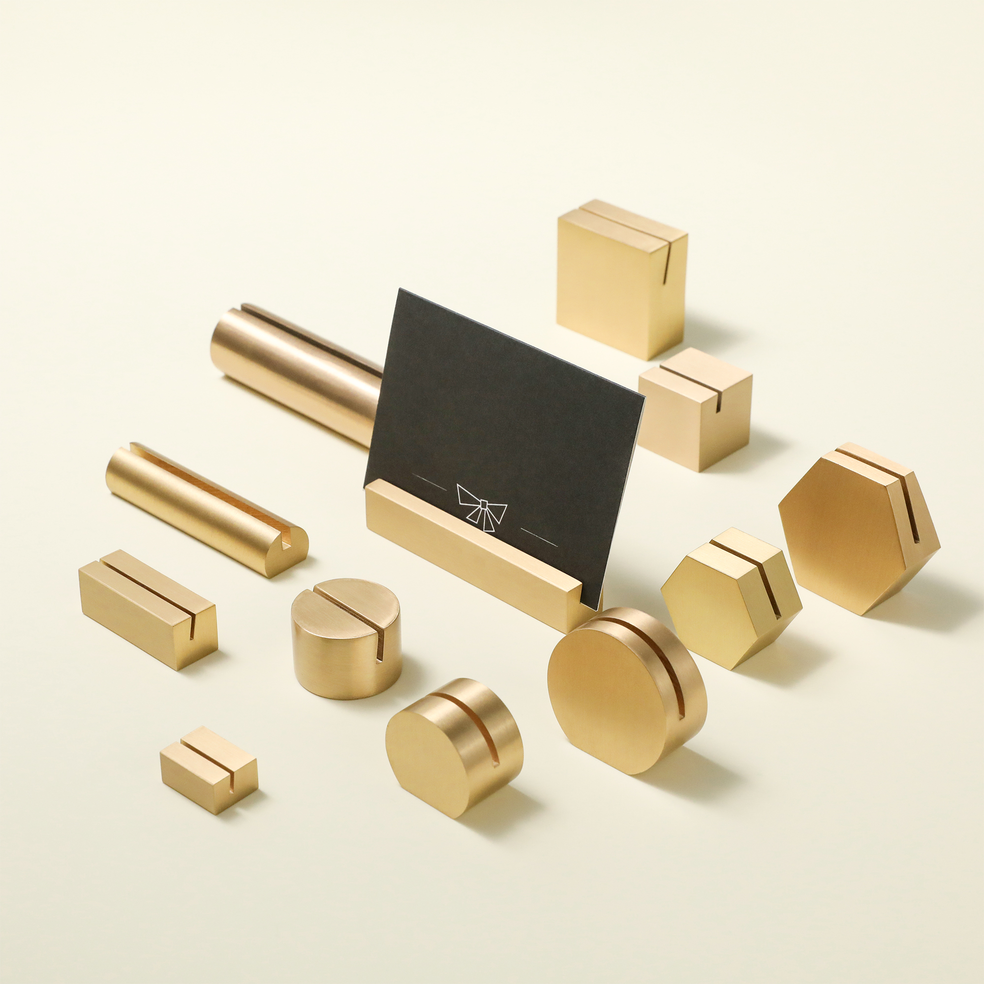 MAXERY High-end Business Card Holder Brass Desk Accessory Picture Card Display Table Sign Stand Office Organizer