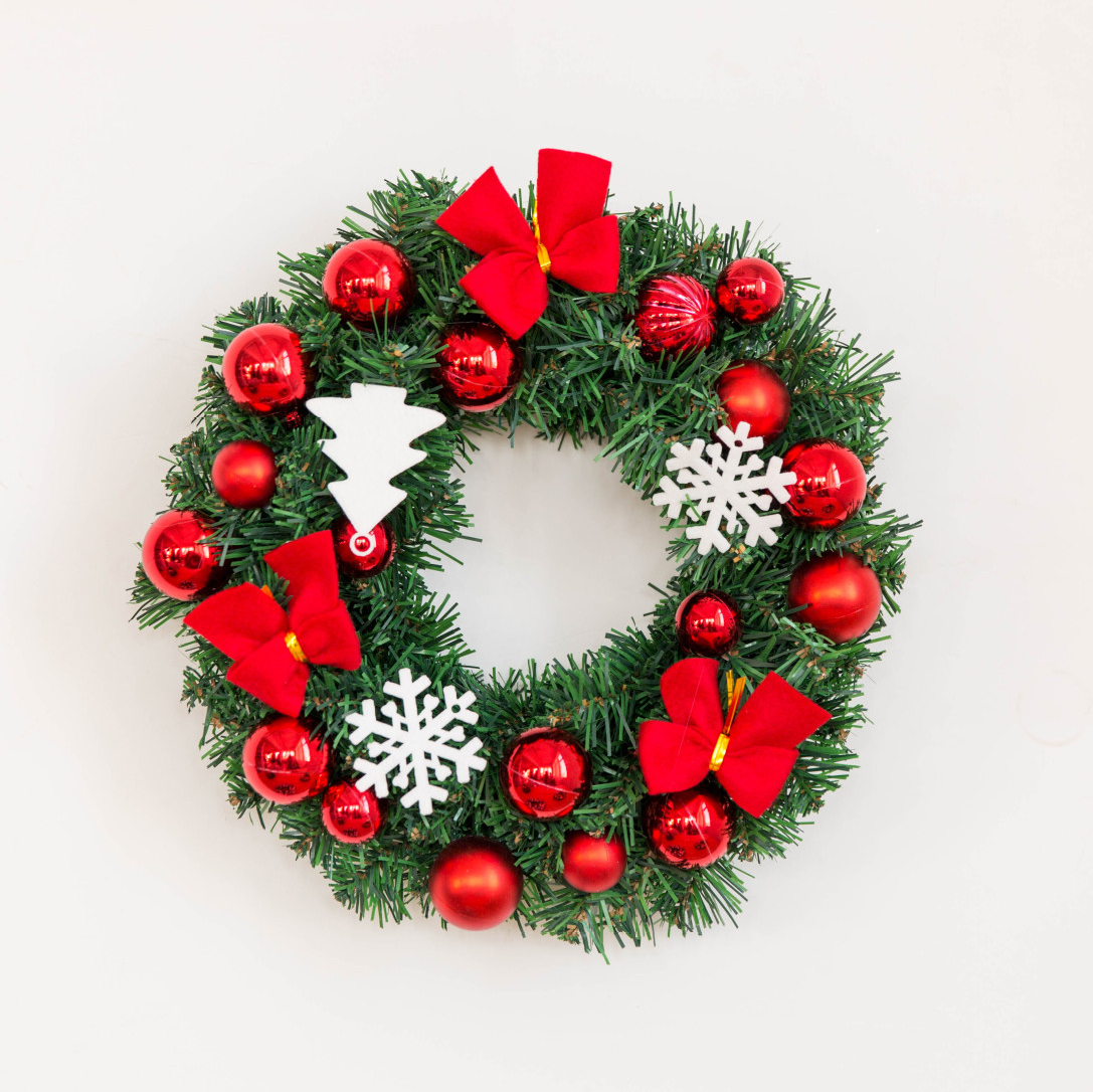 United States hot selling Christmas items wholesale yiwu Christmas ornament production 30cm christmas wreath with warm lights