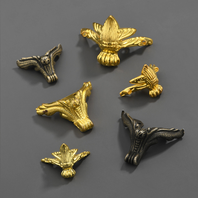 Antique Zinc Alloy Monster Foot Bag corner accessories Packaging Boxes Furniture Four-Sided Wooden Bottom Feet Furniture Legs